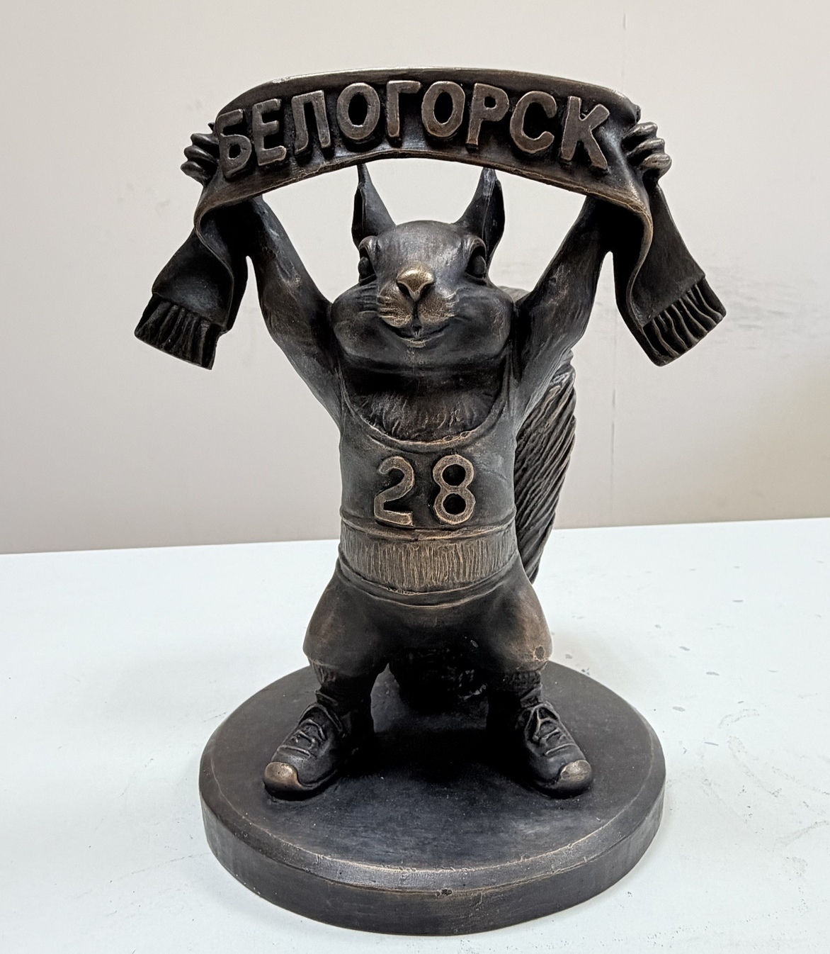 Готовая бронзовая фигурка фанат