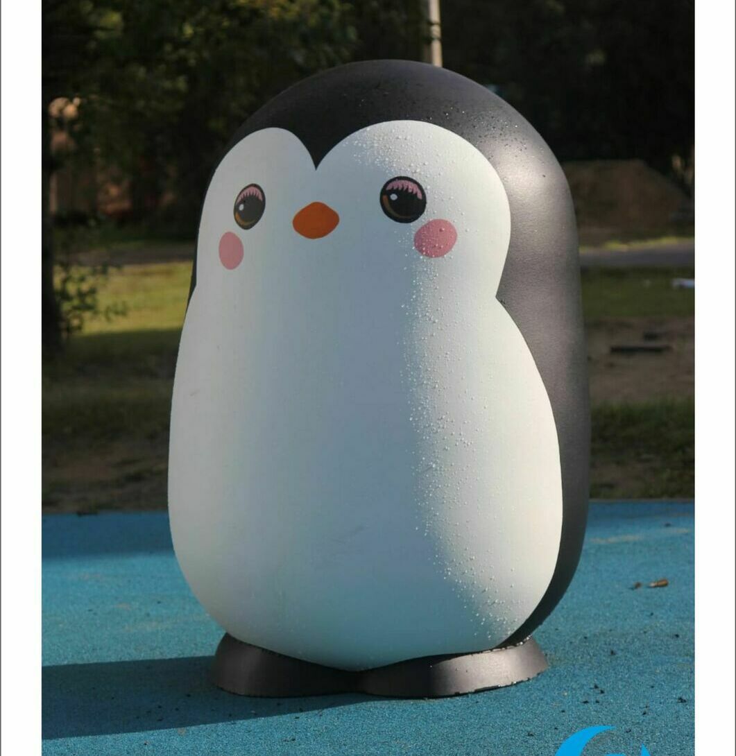 Декоративная фигура пингвина из стеклопластика