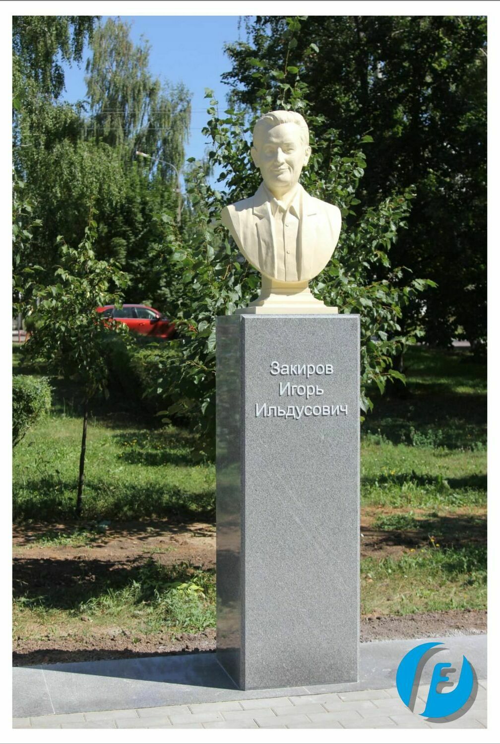 Бюст врача в цвете слоновой кости