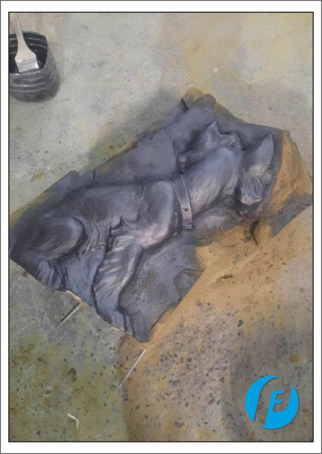 Восковая модель в форме Восковая копия скульптуры йоркширского терьера, извлеченная из ХТС-формы, готовая к доработке.