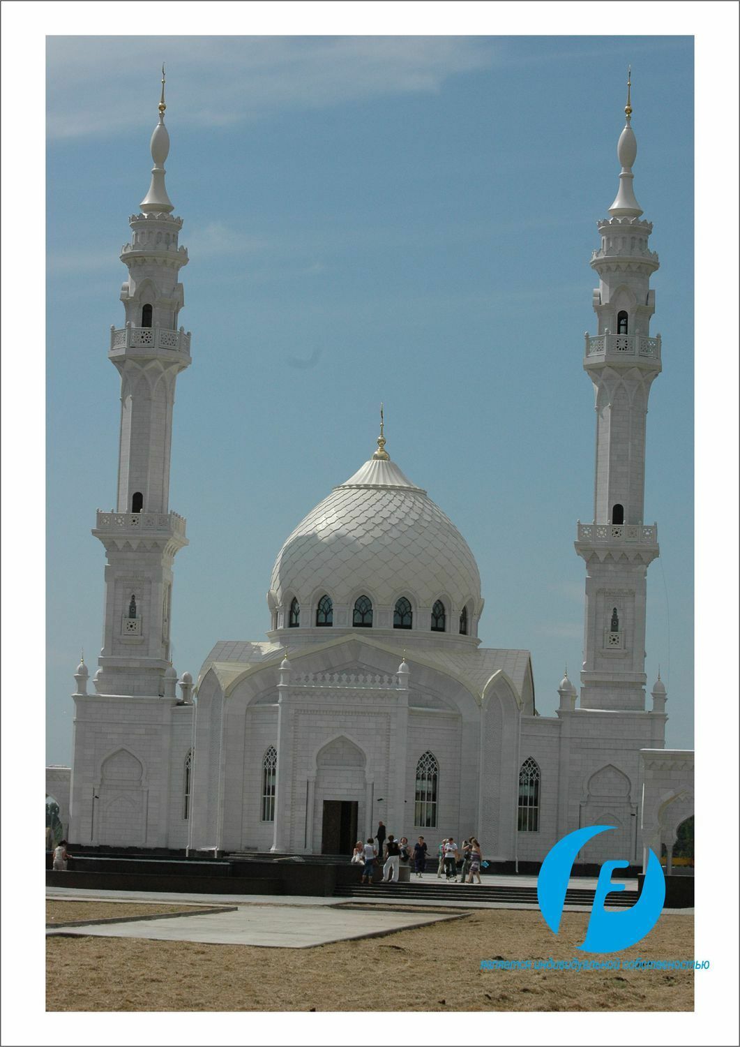 Белая мечеть в Булгаре - общий вид архитектурного ансамбля с центральным куполом из армированного искусственного камня