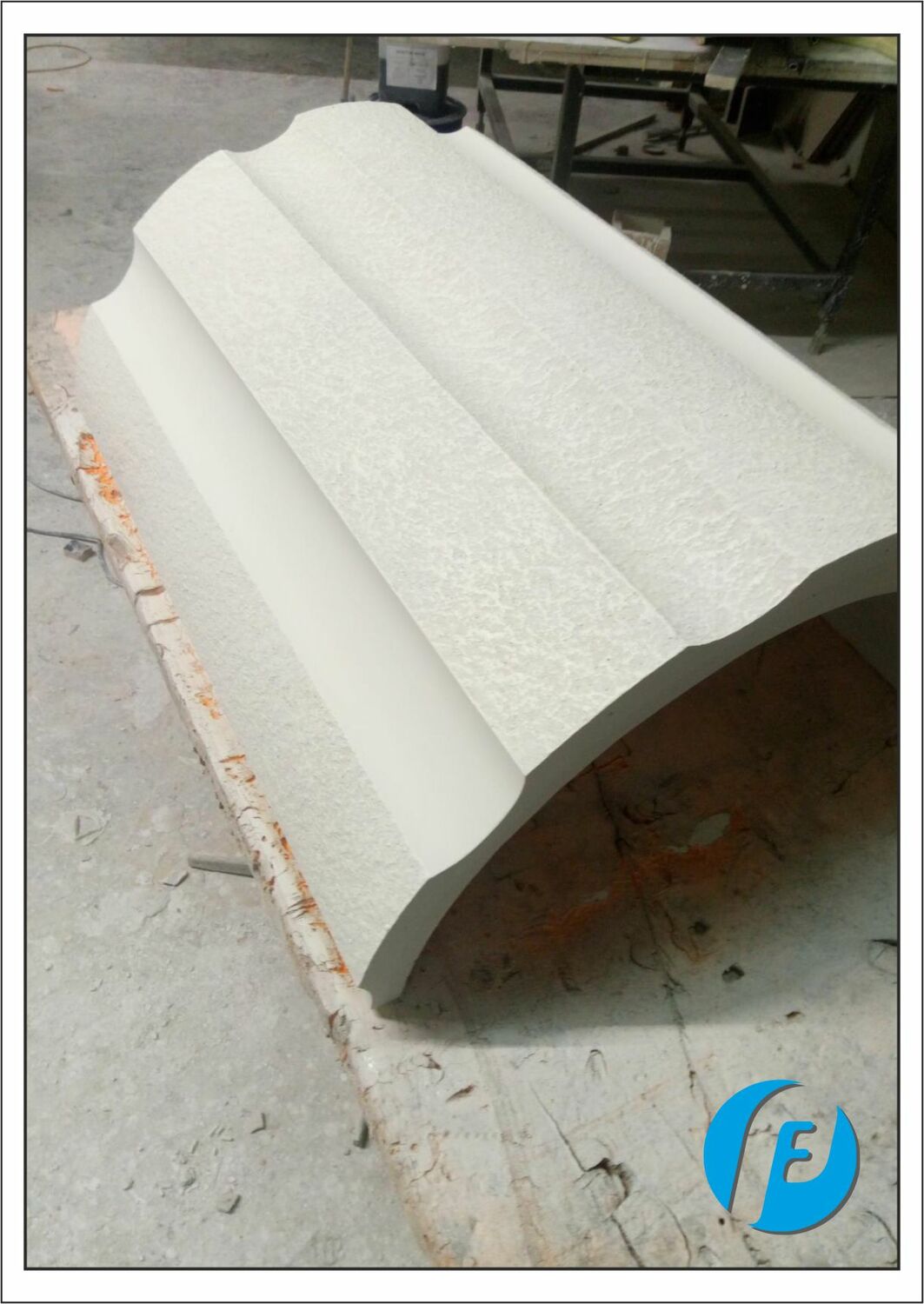 Нанесение текстуры «каменный шпон» Сегментированная модель колонны с нанесенной вручную текстурой, имитирующей каменный шпон