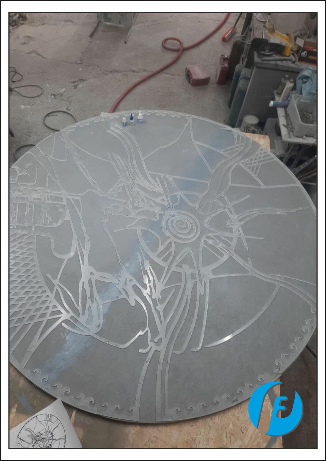 Модель знака 3D-модель знака «Нулевой километр» с детальным орнаментом на этапе подготовки к производству.