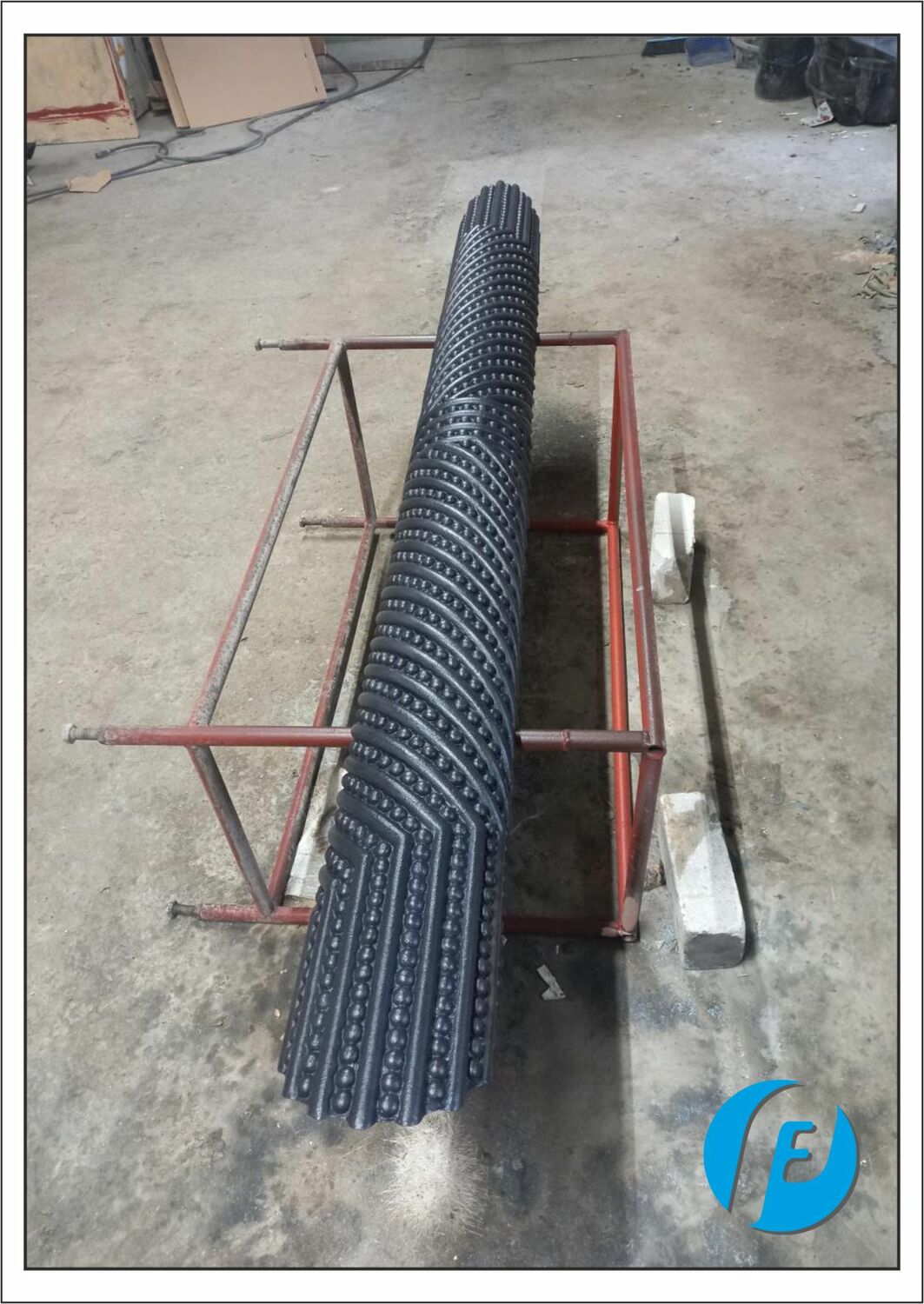 Готовое бронзовое обрамление Отлитое из бронзы готовое обрамление с темной патиной и защитным лаковым покрытием.