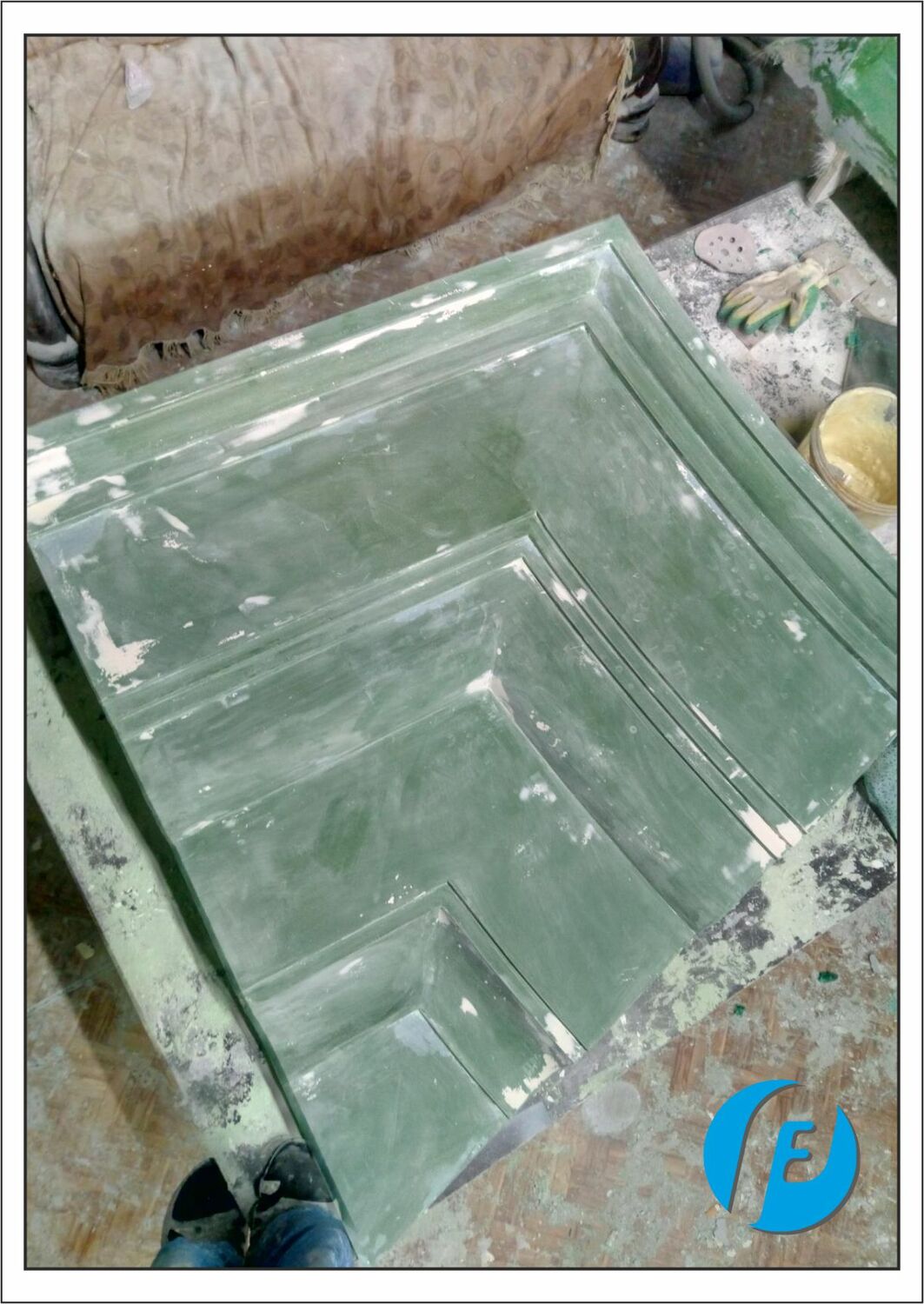 Готовая литейная матрица Стеклопластиковая матрица, извлеченная из модели фасадного элемента. Готова к использованию в литье белого архитектурного бетона.