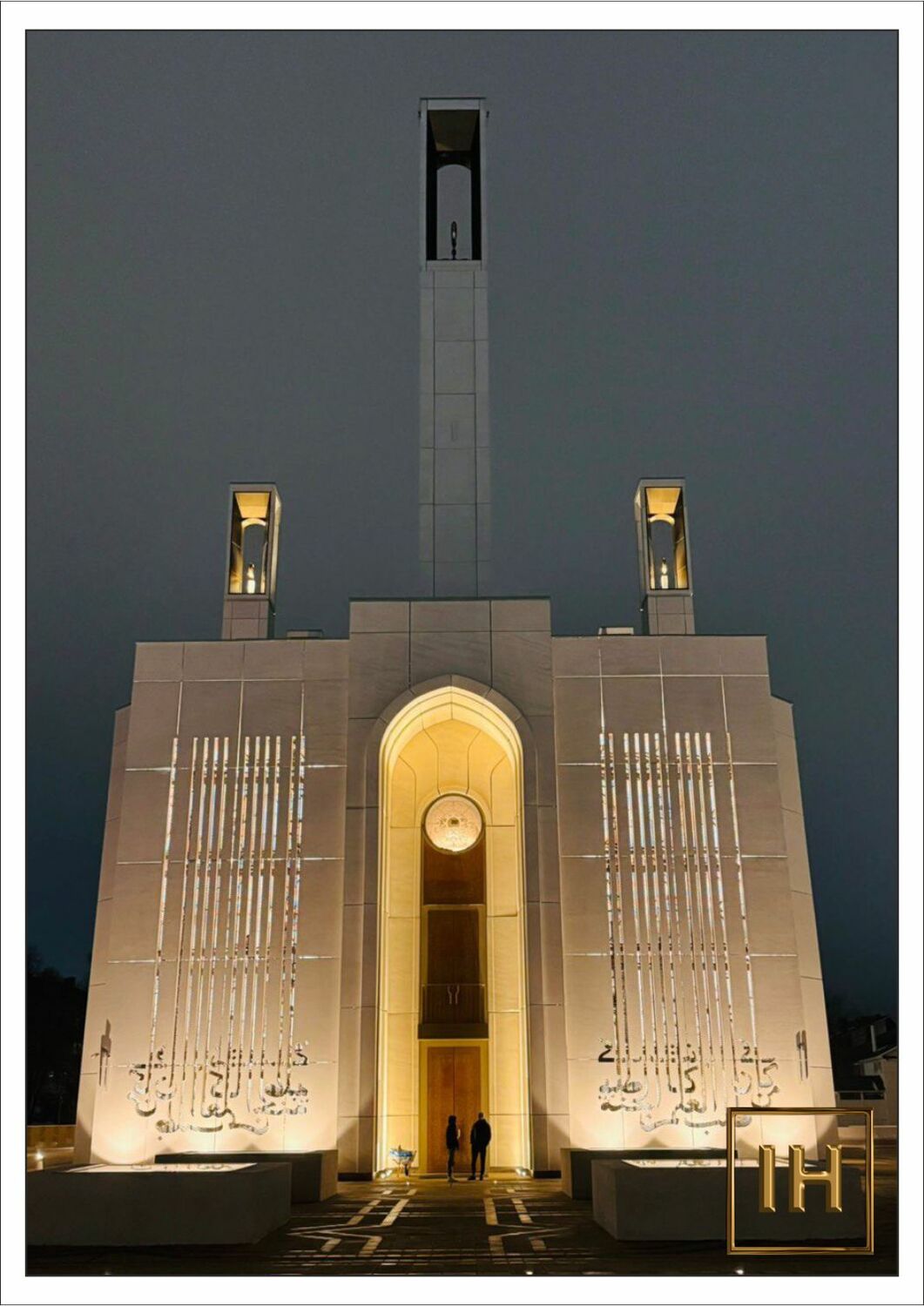 Мечеть Ризы Фахретдина в Альметьевске Соборная мечеть имени Ризы Фахретдина в Альметьевске — общий вид фасада с золотыми элементами.