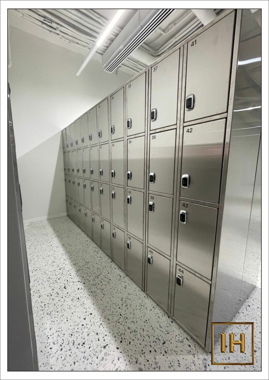 Шкафчики из нержавеющей стали для общественных пространств