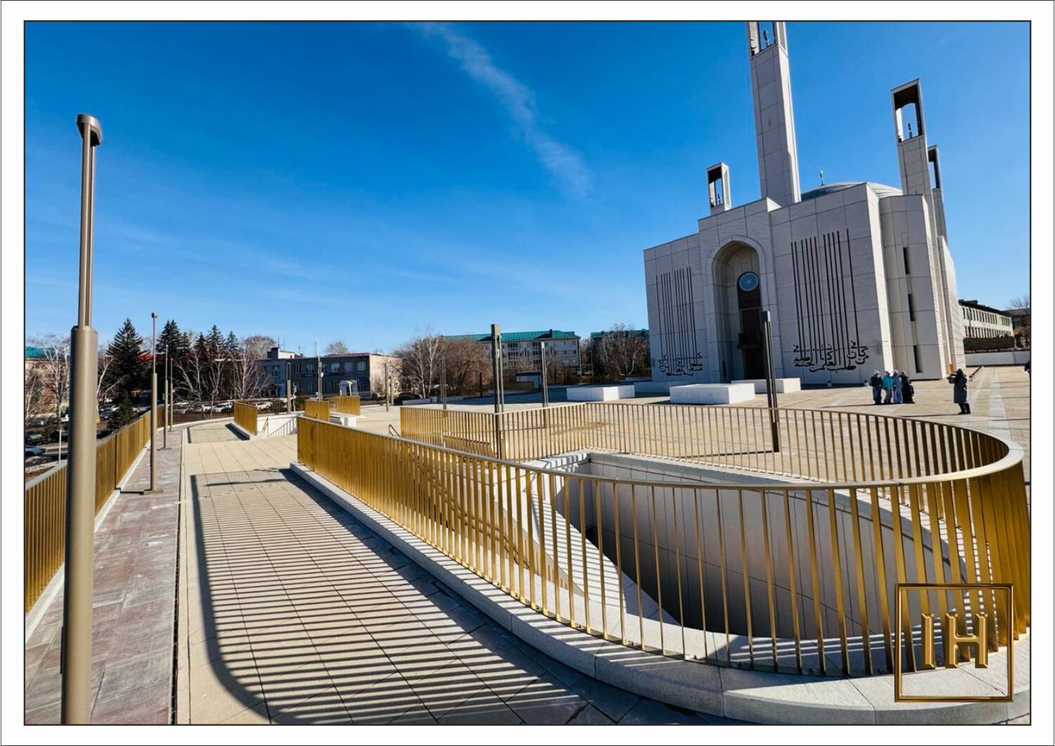 Ограждения с покрытием нитридом титана под золото