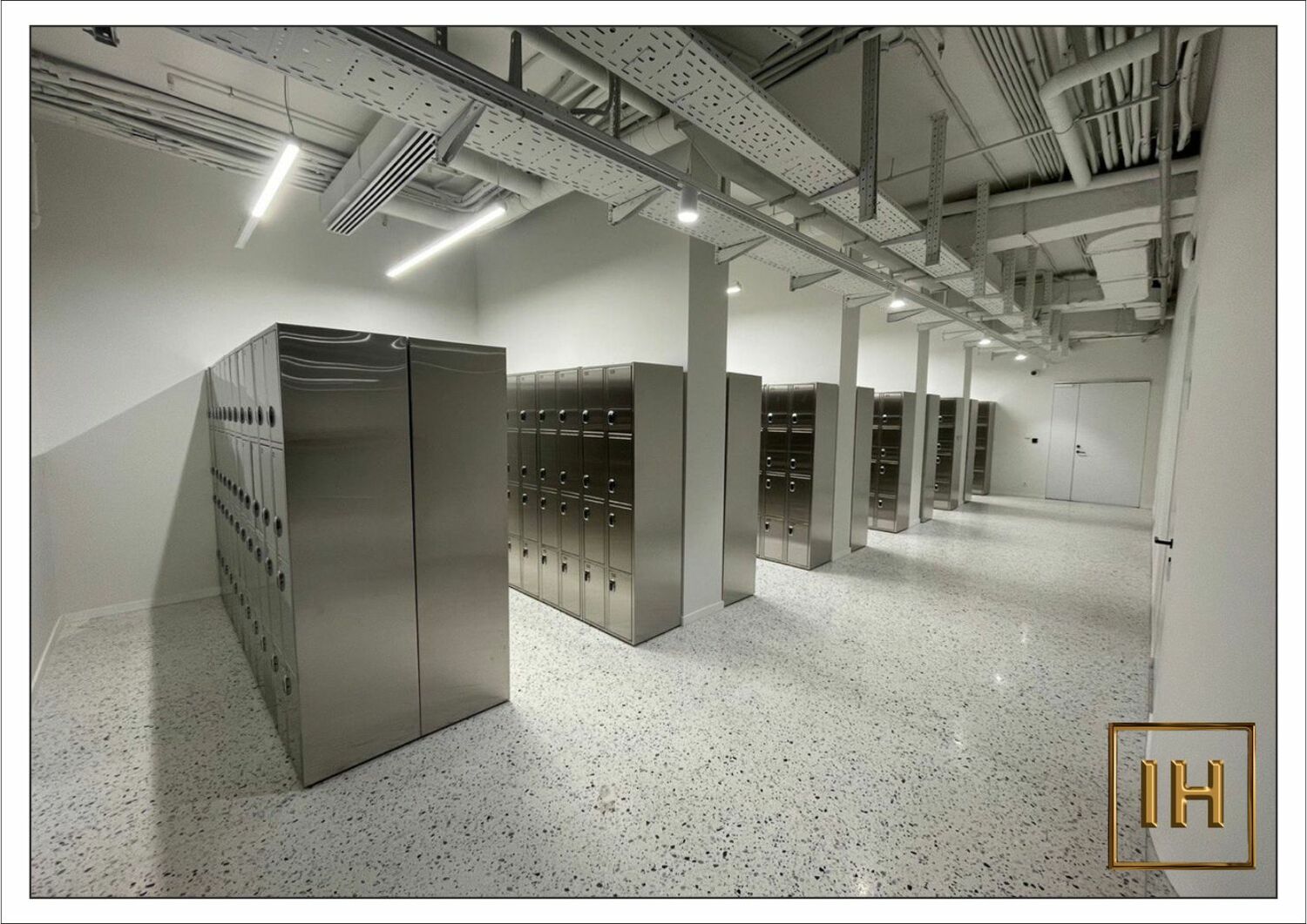 Ящики из нержавеющей стали Партия из 128 ящиков из нержавеющей стали для Высшей школы нефти в Альметьевске.