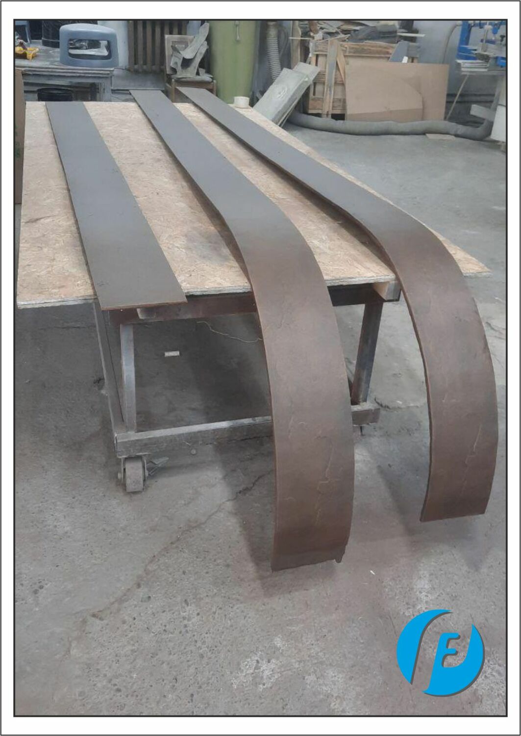 Готовые вставки с покрытием Готовые бронзовые радиусные вставки после патинирования и лакировки в цеху.