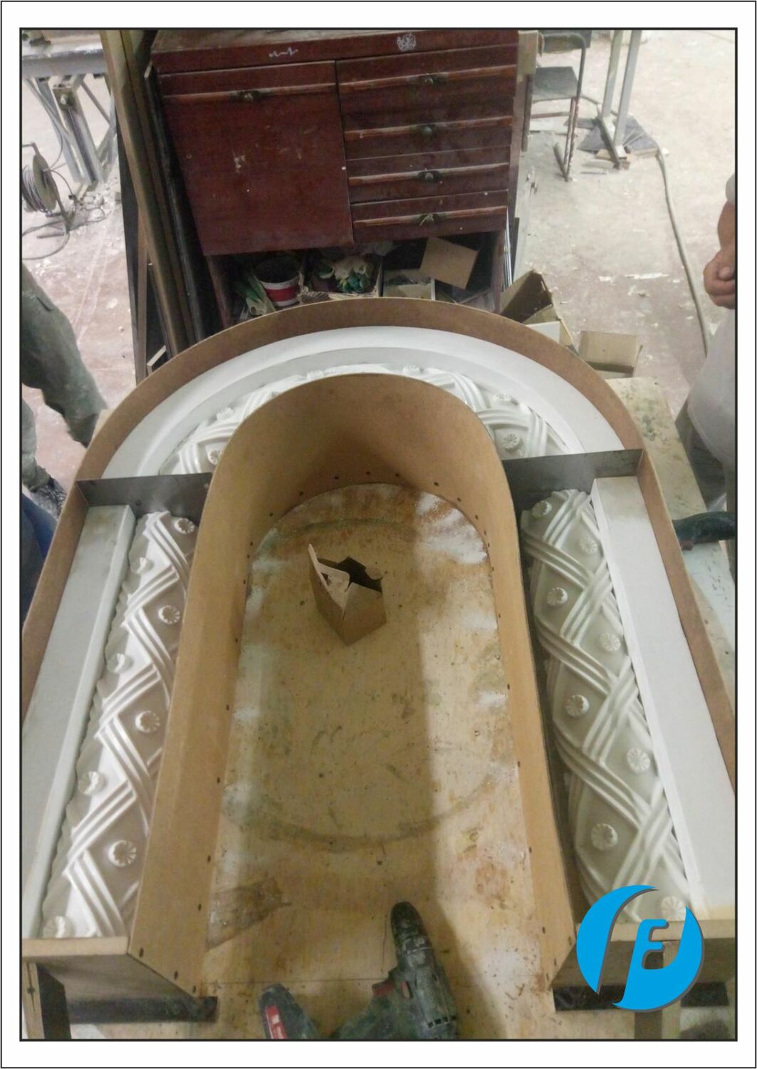 Комплект моделей для геометрического окна Полный комплект мастер-моделей для обрамления окна второго типа: две геометрические колонны и радиусная арка.