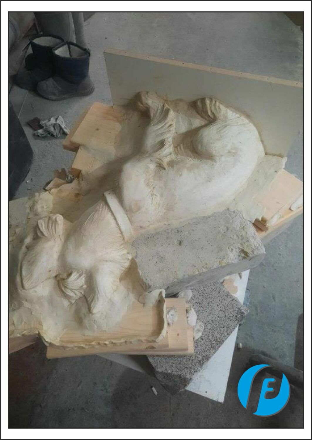 Сегментирование модели Процесс сегментирования гипсовой модели для точного снятия силиконовой литьевой формы.