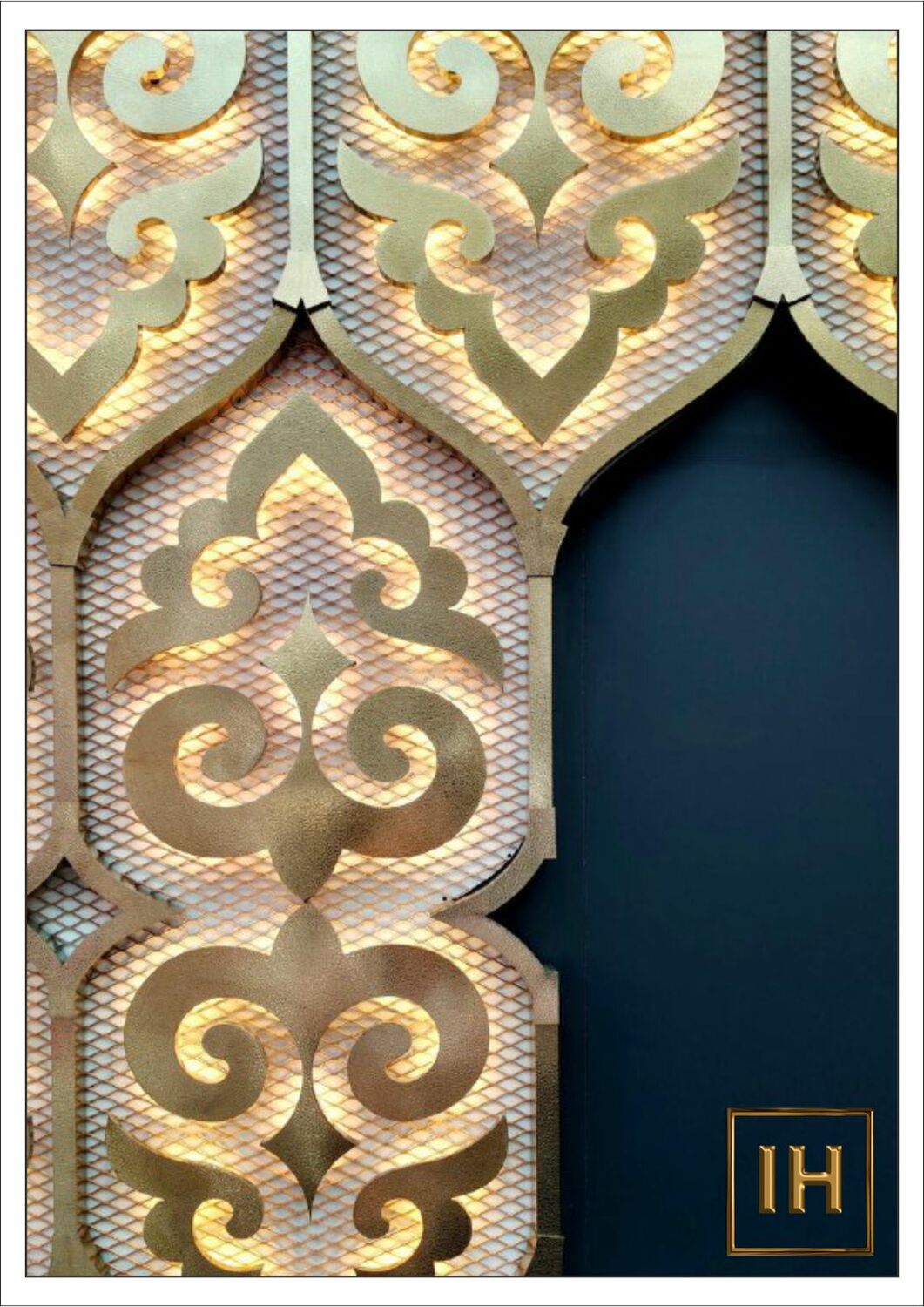 Деталь ЧПУ-орнамента Крупный план лазерной резки и гибки металла в орнаменте для выставки