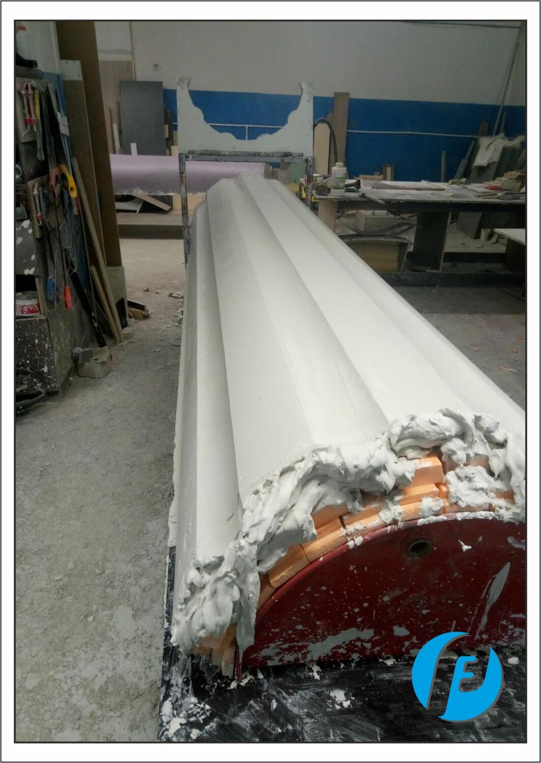 Гипсовая модель колонны Идеально ровная гипсовая модель ствола колонны после ручной протяжки по шаблону.