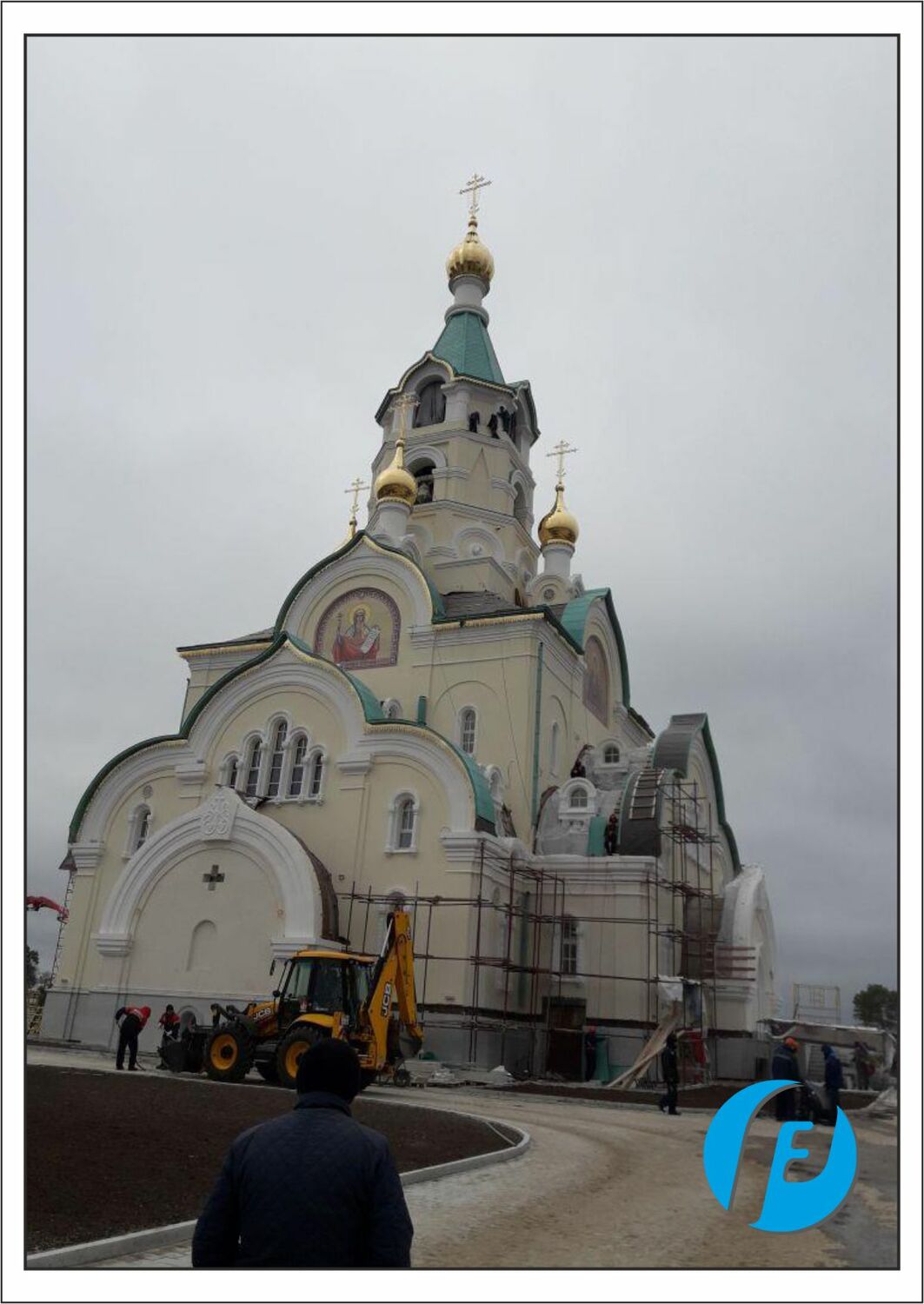 Тыльный фасад по завершении работ Задний фасад храма святой Татианы с декоративными элементами из бетона