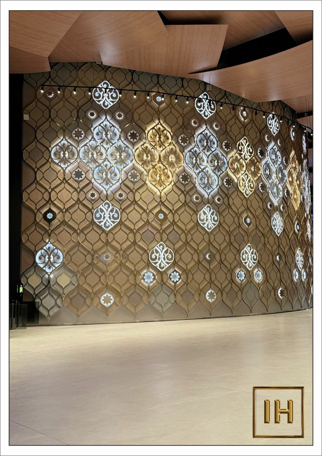 Композиция из нержавеющей стали театр Камала Казань