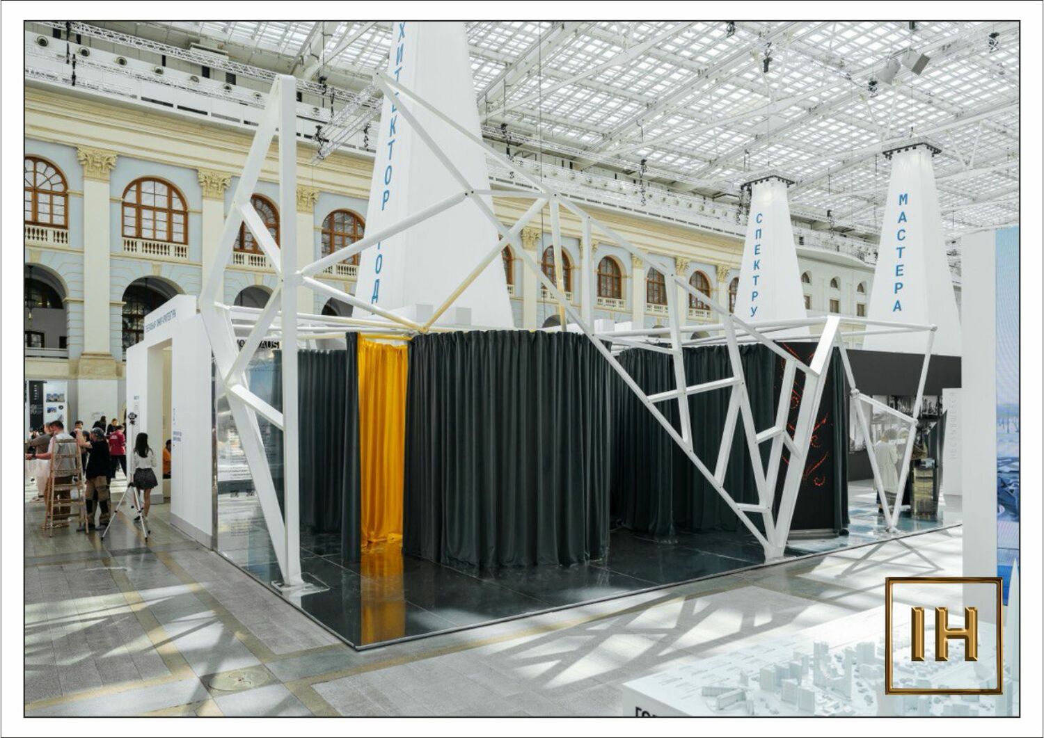 Зонирование стенда Арх Москва Динамичные линии и зонирование пространства на стенде Арх Москва